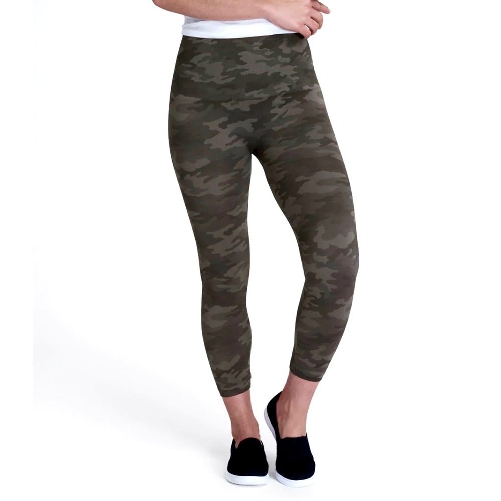 NWOT Spanx Look At Me Now Seamless Cropped Leggings in Green size M